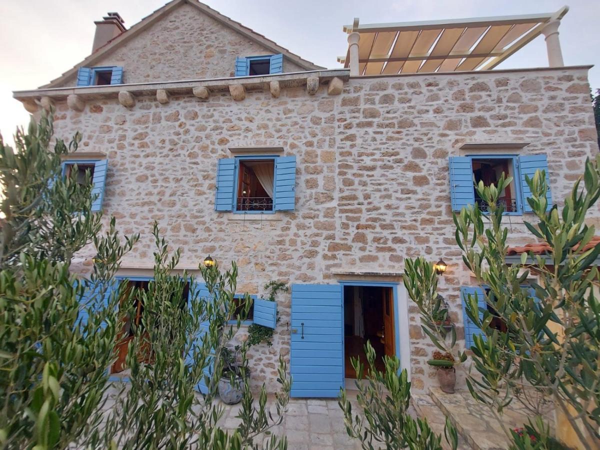 Villa Vicina Heritage Villa For 9,Milna - Close To Restaurants And Shops Milna (Brac) Exterior foto