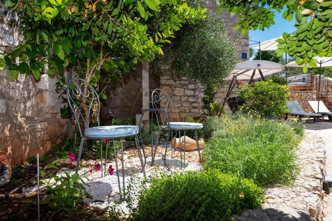 Villa Vicina Heritage Villa For 9,Milna - Close To Restaurants And Shops Milna (Brac) Exterior foto