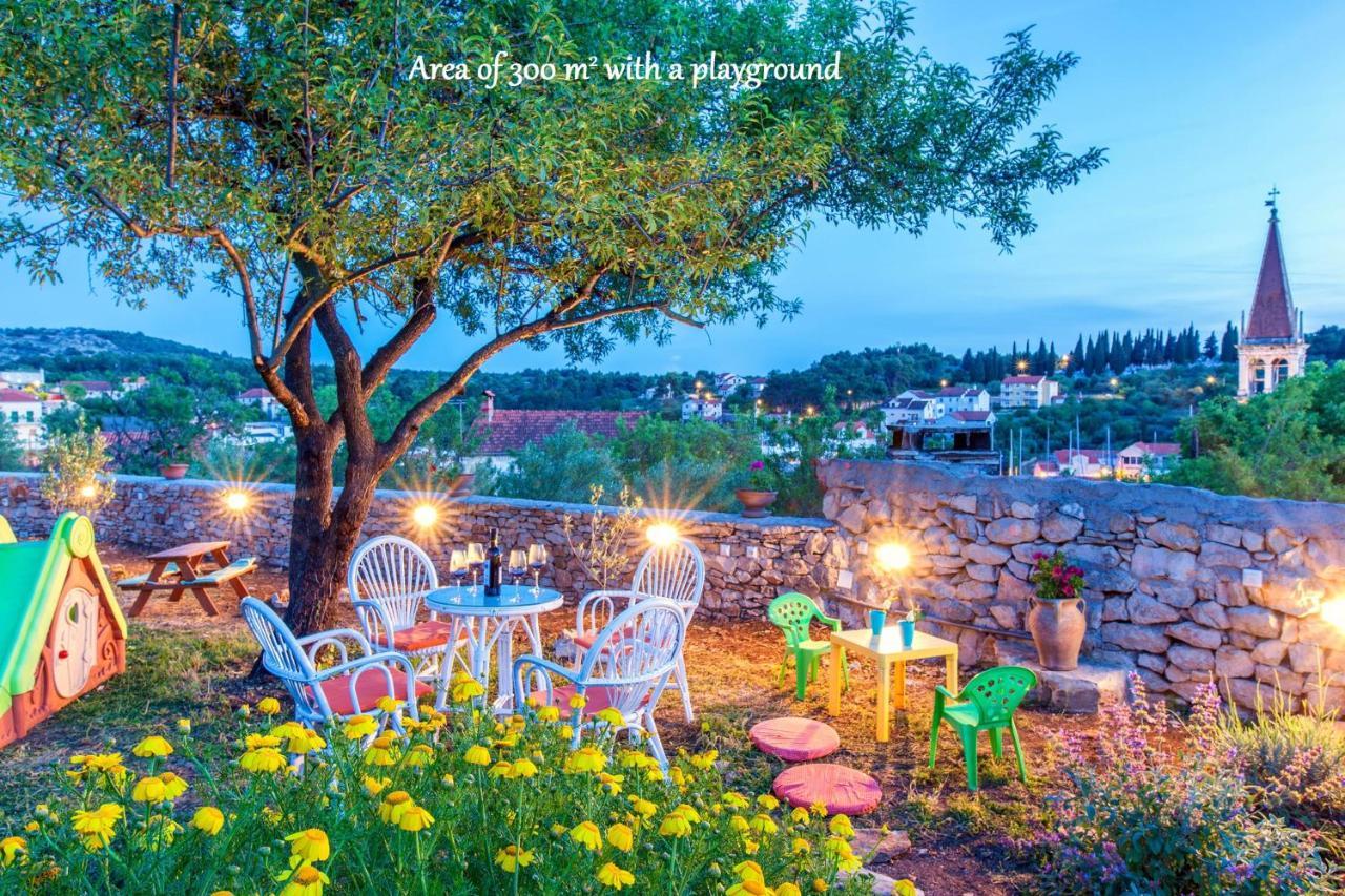 Villa Vicina Heritage Villa For 9,Milna - Close To Restaurants And Shops Milna (Brac) Exterior foto