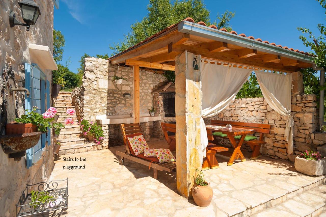 Villa Vicina Heritage Villa For 9,Milna - Close To Restaurants And Shops Milna (Brac) Exterior foto