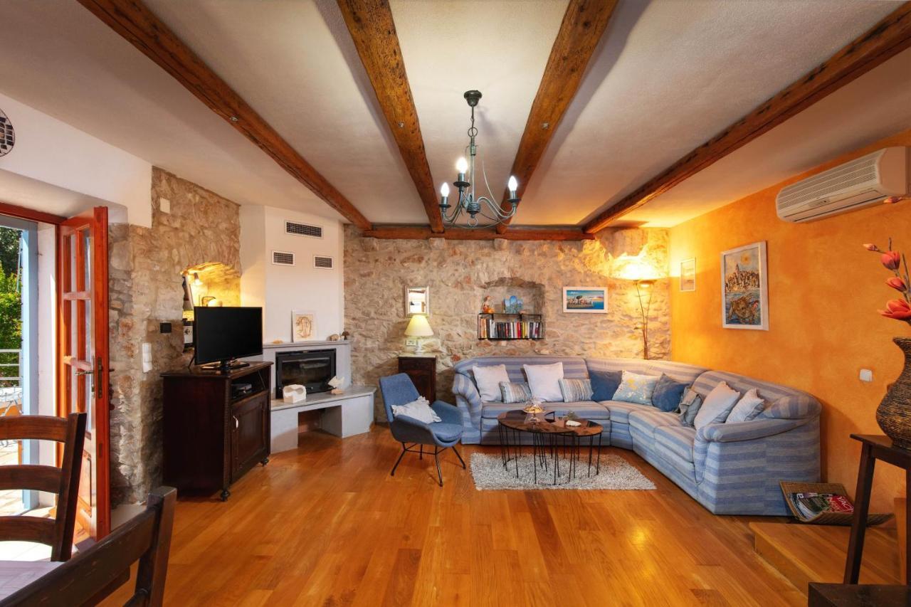 Villa Vicina Heritage Villa For 9,Milna - Close To Restaurants And Shops Milna (Brac) Exterior foto